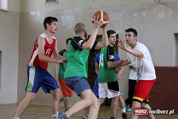 Zdjęcie w galerii na portalu naszraciborz.pl: Akademia Szpachlowania najlepsza w turnieju Streetballa wiadomości z regionu