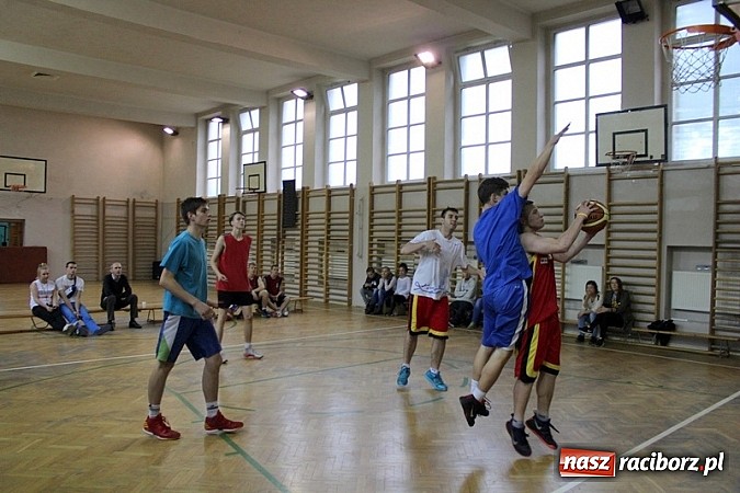 Zdjęcie w galerii na portalu naszraciborz.pl: Akademia Szpachlowania najlepsza w turnieju Streetballa wiadomości z regionu