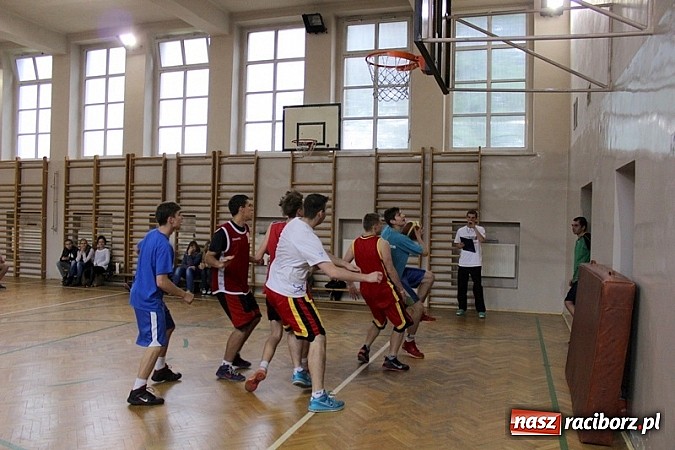 Zdjęcie w galerii na portalu naszraciborz.pl: Akademia Szpachlowania najlepsza w turnieju Streetballa wiadomości z regionu