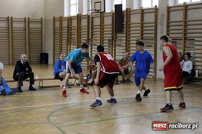 Zdjęcie w galerii na portalu naszraciborz.pl: Akademia Szpachlowania najlepsza w turnieju Streetballa wiadomości z regionu