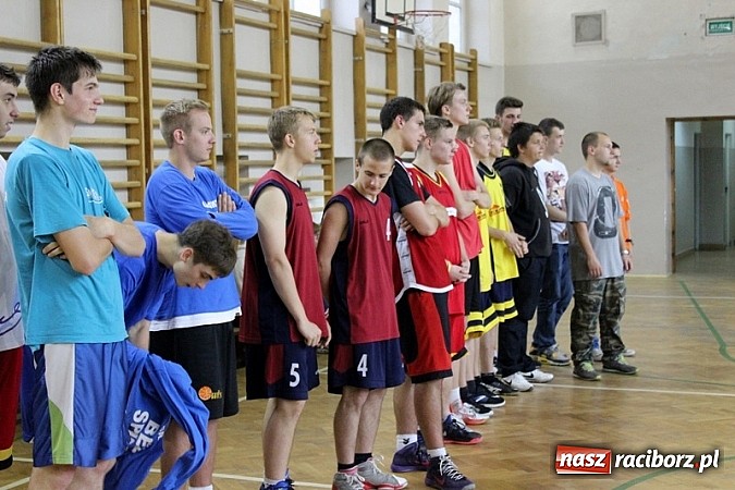 Zdjęcie w galerii na portalu naszraciborz.pl: Akademia Szpachlowania najlepsza w turnieju Streetballa wiadomości z regionu