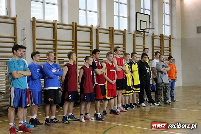 Zdjęcie w galerii na portalu naszraciborz.pl: Akademia Szpachlowania najlepsza w turnieju Streetballa wiadomości z regionu