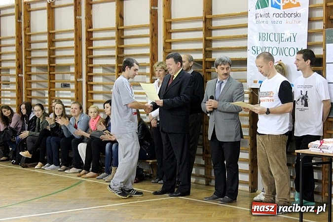 Zdjęcie w galerii na portalu naszraciborz.pl: Akademia Szpachlowania najlepsza w turnieju Streetballa wiadomości z regionu