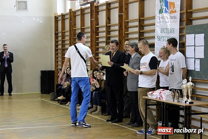 Zdjęcie w galerii na portalu naszraciborz.pl: Akademia Szpachlowania najlepsza w turnieju Streetballa wiadomości z regionu