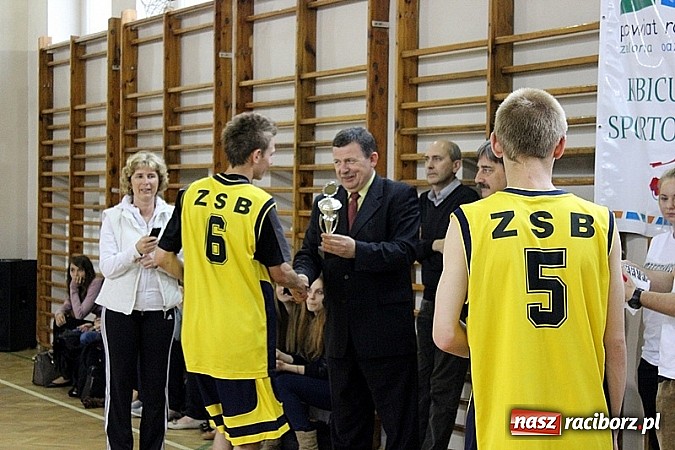 Zdjęcie w galerii na portalu naszraciborz.pl: Akademia Szpachlowania najlepsza w turnieju Streetballa wiadomości z regionu