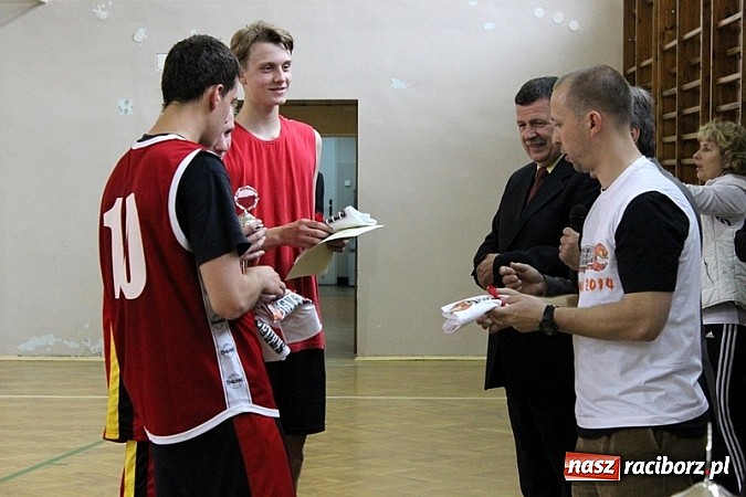 Zdjęcie w galerii na portalu naszraciborz.pl: Akademia Szpachlowania najlepsza w turnieju Streetballa wiadomości z regionu