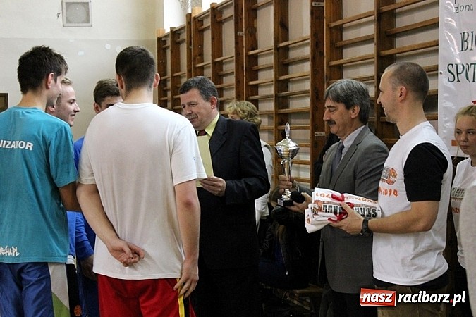 Zdjęcie w galerii na portalu naszraciborz.pl: Akademia Szpachlowania najlepsza w turnieju Streetballa wiadomości z regionu