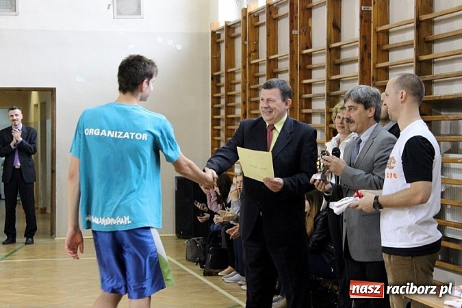 Zdjęcie w galerii na portalu naszraciborz.pl: Akademia Szpachlowania najlepsza w turnieju Streetballa wiadomości z regionu