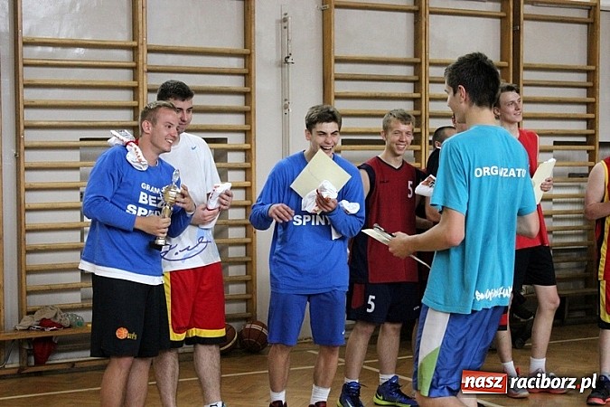 Zdjęcie w galerii na portalu naszraciborz.pl: Akademia Szpachlowania najlepsza w turnieju Streetballa wiadomości z regionu