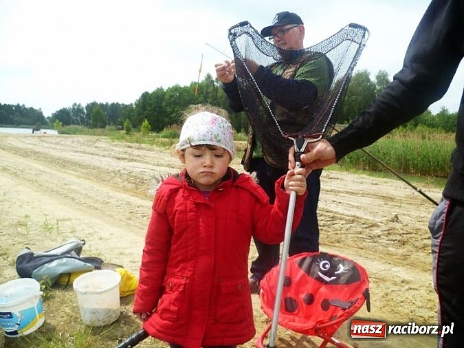 Zdjęcie w galerii na portalu naszraciborz.pl: Ryba brała na wędkarskim Dniu Dziecka na Babiczoku wiadomości z regionu