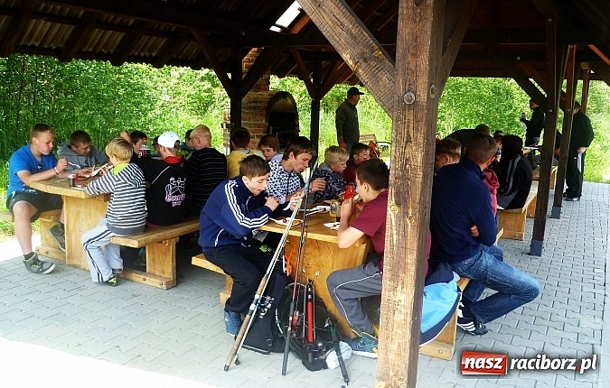 Zdjęcie w galerii na portalu naszraciborz.pl: Ryba brała na wędkarskim Dniu Dziecka na Babiczoku wiadomości z regionu