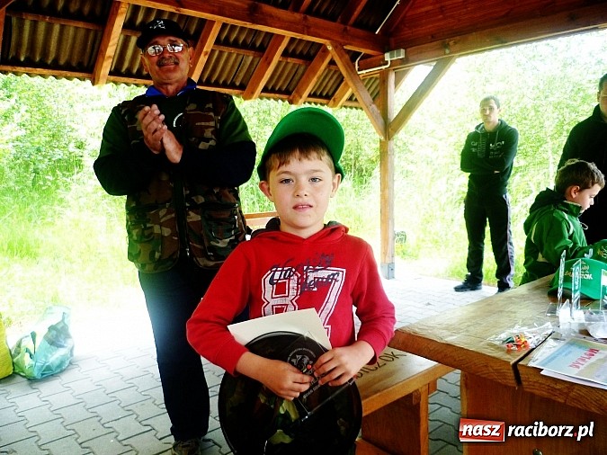 Zdjęcie w galerii na portalu naszraciborz.pl: Ryba brała na wędkarskim Dniu Dziecka na Babiczoku wiadomości z regionu