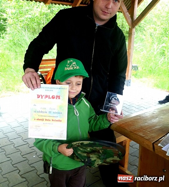 Zdjęcie w galerii na portalu naszraciborz.pl: Ryba brała na wędkarskim Dniu Dziecka na Babiczoku wiadomości z regionu