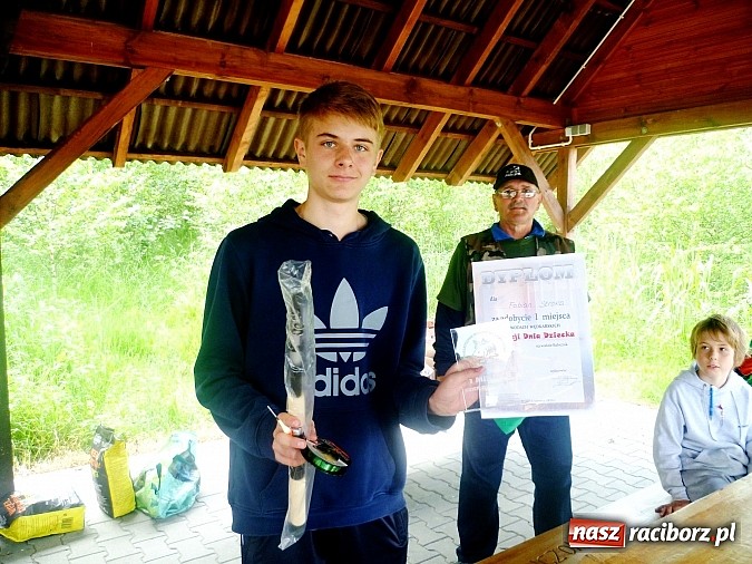 Zdjęcie w galerii na portalu naszraciborz.pl: Ryba brała na wędkarskim Dniu Dziecka na Babiczoku wiadomości z regionu