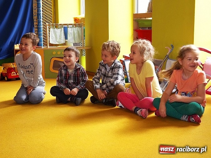 Zdjęcie w galerii na portalu naszraciborz.pl: Uczniowie Budowlanki uczą przedszkolaków jak dbać o środowisko wiadomości z regionu