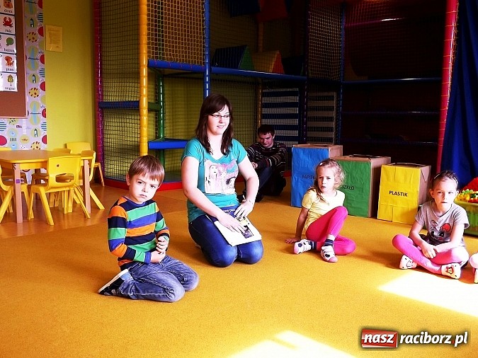 Zdjęcie w galerii na portalu naszraciborz.pl: Uczniowie Budowlanki uczą przedszkolaków jak dbać o środowisko wiadomości z regionu