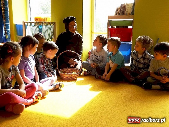 Zdjęcie w galerii na portalu naszraciborz.pl: Uczniowie Budowlanki uczą przedszkolaków jak dbać o środowisko wiadomości z regionu