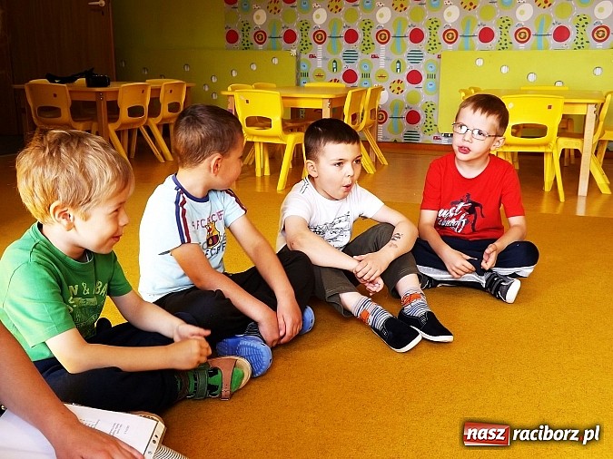 Zdjęcie w galerii na portalu naszraciborz.pl: Uczniowie Budowlanki uczą przedszkolaków jak dbać o środowisko wiadomości z regionu