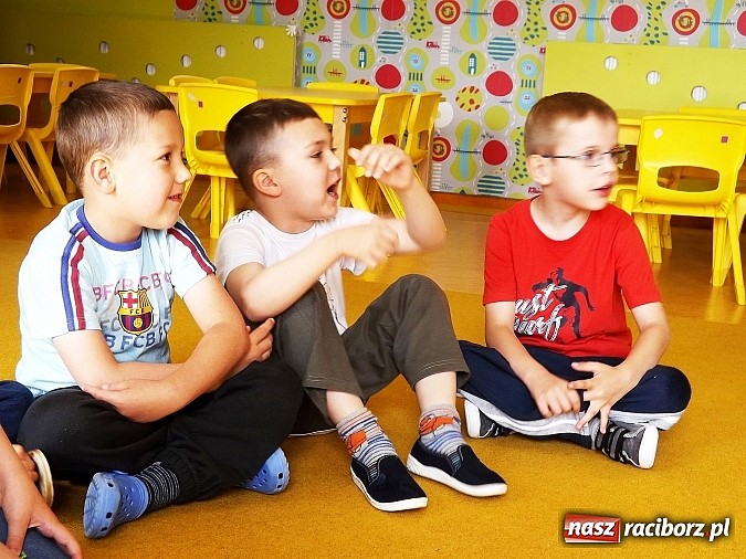 Zdjęcie w galerii na portalu naszraciborz.pl: Uczniowie Budowlanki uczą przedszkolaków jak dbać o środowisko wiadomości z regionu