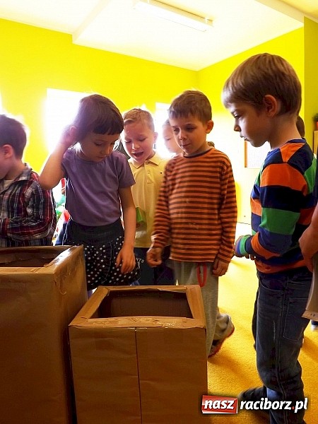 Zdjęcie w galerii na portalu naszraciborz.pl: Uczniowie Budowlanki uczą przedszkolaków jak dbać o środowisko wiadomości z regionu