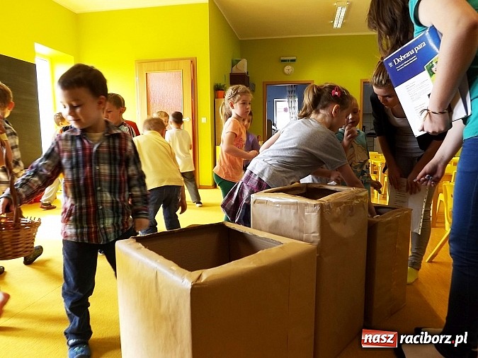 Zdjęcie w galerii na portalu naszraciborz.pl: Uczniowie Budowlanki uczą przedszkolaków jak dbać o środowisko wiadomości z regionu