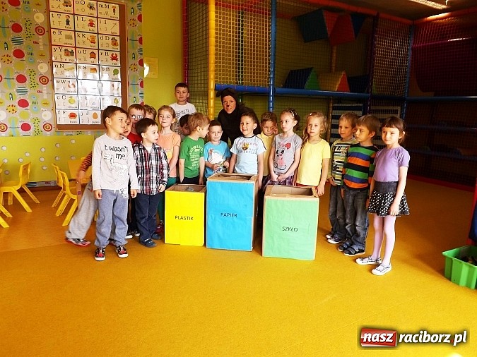 Zdjęcie w galerii na portalu naszraciborz.pl: Uczniowie Budowlanki uczą przedszkolaków jak dbać o środowisko wiadomości z regionu