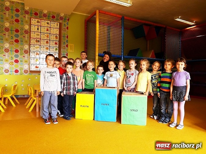 Zdjęcie w galerii na portalu naszraciborz.pl: Uczniowie Budowlanki uczą przedszkolaków jak dbać o środowisko wiadomości z regionu