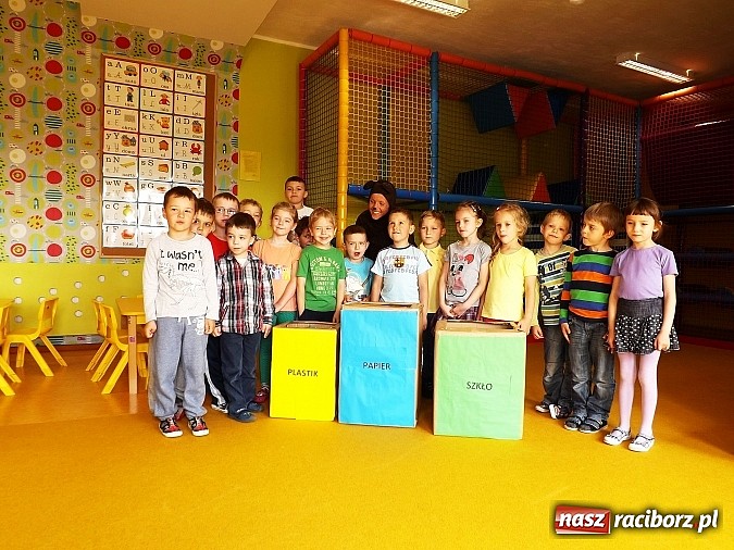 Zdjęcie w galerii na portalu naszraciborz.pl: Uczniowie Budowlanki uczą przedszkolaków jak dbać o środowisko wiadomości z regionu