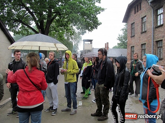 Zdjęcie w galerii na portalu naszraciborz.pl: Oświęcim – Brzezinka - Kraków na trasie wycieczki gimnazjalistów z Piątki wiadomości z regionu