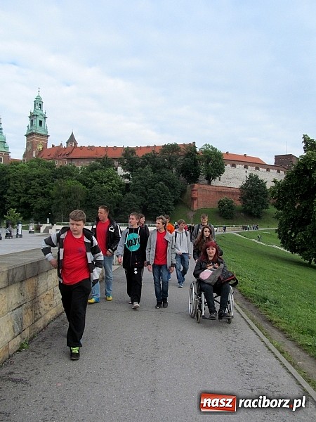 Zdjęcie w galerii na portalu naszraciborz.pl: Oświęcim – Brzezinka - Kraków na trasie wycieczki gimnazjalistów z Piątki wiadomości z regionu