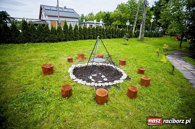 Zdjęcie w galerii na portalu naszraciborz.pl: W Kuźni Raciborskiej odnowiono teren Plac&oacute;wki Opiekuńczo-Wychowawczej wiadomości z regionu