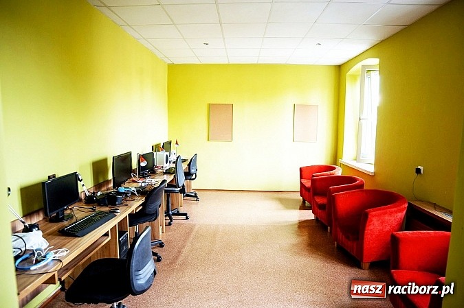 Zdjęcie w galerii na portalu naszraciborz.pl: W Kuźni Raciborskiej odnowiono teren Plac&oacute;wki Opiekuńczo-Wychowawczej wiadomości z regionu