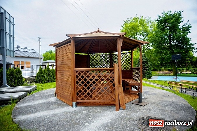 Zdjęcie w galerii na portalu naszraciborz.pl: W Kuźni Raciborskiej odnowiono teren Plac&oacute;wki Opiekuńczo-Wychowawczej wiadomości z regionu