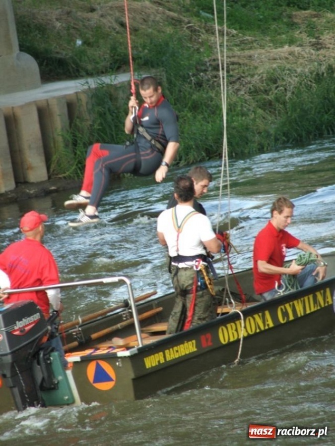 Zdjęcie w galerii na portalu naszraciborz.pl: Ratownicze zmagania na Odrze  wiadomości z regionu