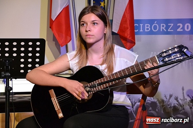 Zdjęcie w galerii na portalu naszraciborz.pl: Drugi dzień przesłuchań festiwalowych na zamku wiadomości z regionu