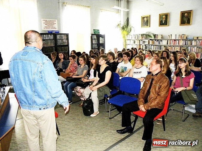 Zdjęcie w galerii na portalu naszraciborz.pl: Spotkanie nie przy Okrągłym Stole wiadomości z regionu