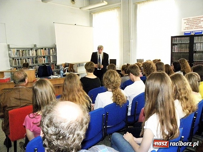 Zdjęcie w galerii na portalu naszraciborz.pl: Spotkanie nie przy Okrągłym Stole wiadomości z regionu