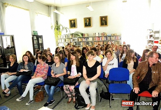 Zdjęcie w galerii na portalu naszraciborz.pl: Spotkanie nie przy Okrągłym Stole wiadomości z regionu