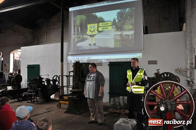 Zdjęcie w galerii na portalu naszraciborz.pl: Pierwszoklasiści z Kuźni Raciborskiej znają zasady bezpieczeństwa w ruchu drogowym wiadomości z regionu