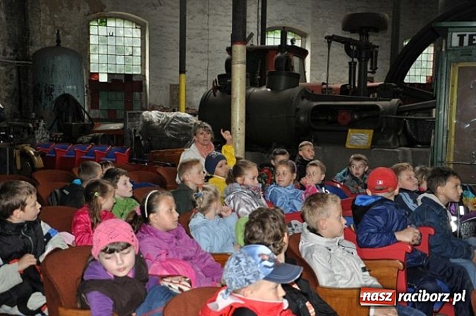 Zdjęcie w galerii na portalu naszraciborz.pl: Pierwszoklasiści z Kuźni Raciborskiej znają zasady bezpieczeństwa w ruchu drogowym wiadomości z regionu