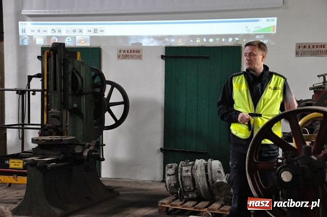 Zdjęcie w galerii na portalu naszraciborz.pl: Pierwszoklasiści z Kuźni Raciborskiej znają zasady bezpieczeństwa w ruchu drogowym wiadomości z regionu