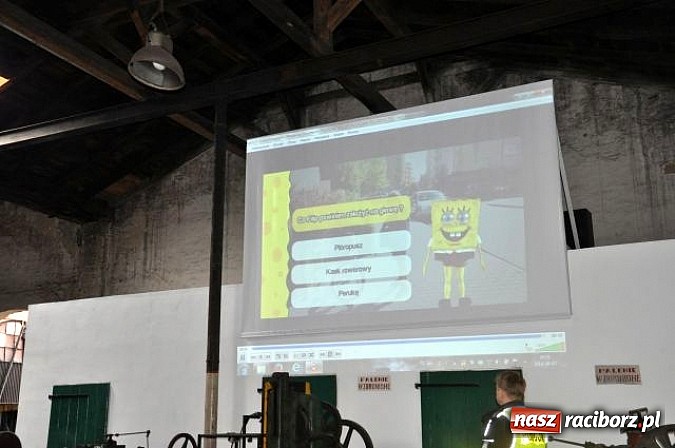 Zdjęcie w galerii na portalu naszraciborz.pl: Pierwszoklasiści z Kuźni Raciborskiej znają zasady bezpieczeństwa w ruchu drogowym wiadomości z regionu