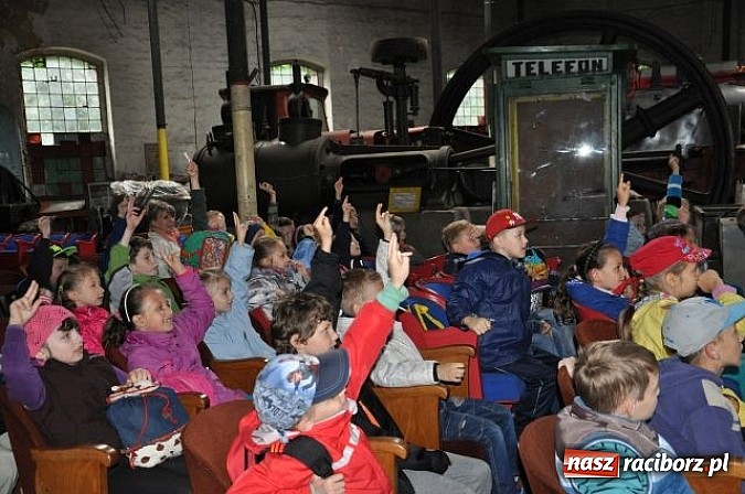 Zdjęcie w galerii na portalu naszraciborz.pl: Pierwszoklasiści z Kuźni Raciborskiej znają zasady bezpieczeństwa w ruchu drogowym wiadomości z regionu