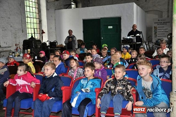 Zdjęcie w galerii na portalu naszraciborz.pl: Pierwszoklasiści z Kuźni Raciborskiej znają zasady bezpieczeństwa w ruchu drogowym wiadomości z regionu