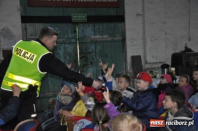 Zdjęcie w galerii na portalu naszraciborz.pl: Pierwszoklasiści z Kuźni Raciborskiej znają zasady bezpieczeństwa w ruchu drogowym wiadomości z regionu