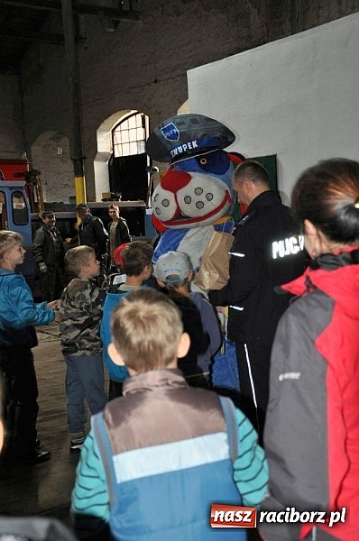 Zdjęcie w galerii na portalu naszraciborz.pl: Pierwszoklasiści z Kuźni Raciborskiej znają zasady bezpieczeństwa w ruchu drogowym wiadomości z regionu