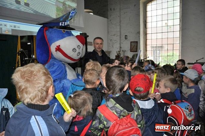 Zdjęcie w galerii na portalu naszraciborz.pl: Pierwszoklasiści z Kuźni Raciborskiej znają zasady bezpieczeństwa w ruchu drogowym wiadomości z regionu