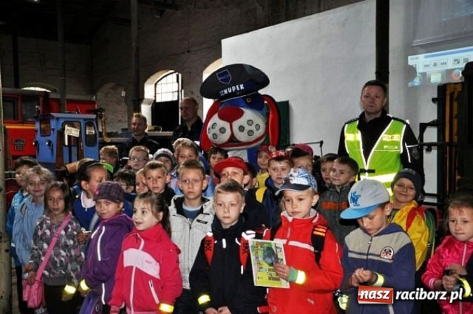 Zdjęcie w galerii na portalu naszraciborz.pl: Pierwszoklasiści z Kuźni Raciborskiej znają zasady bezpieczeństwa w ruchu drogowym wiadomości z regionu