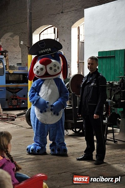 Zdjęcie w galerii na portalu naszraciborz.pl: Pierwszoklasiści z Kuźni Raciborskiej znają zasady bezpieczeństwa w ruchu drogowym wiadomości z regionu