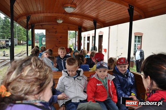 Zdjęcie w galerii na portalu naszraciborz.pl: Pierwszoklasiści z Kuźni Raciborskiej znają zasady bezpieczeństwa w ruchu drogowym wiadomości z regionu